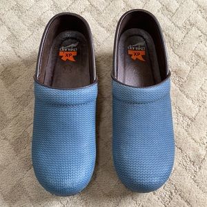 Dansko XP Blue Weave Pattern Leather Size 38